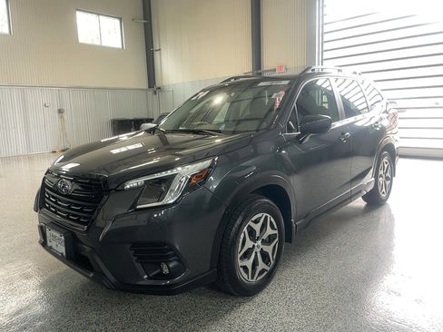 Used 2024 Subaru Forester Premium image 2