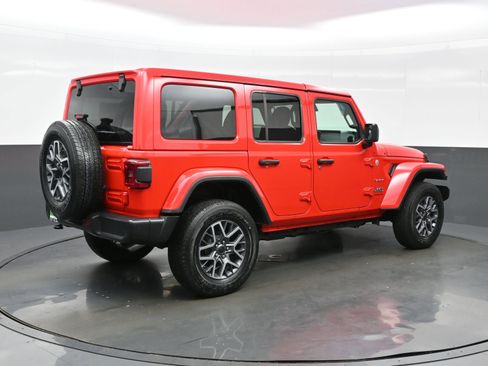 Used 2024 Jeep Wrangler Sahara image 6