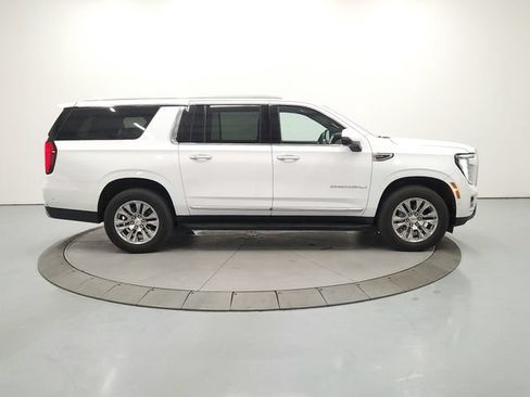 Used 2025 GMC Yukon XL Denali AWD/4WD image 9