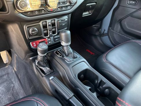 Certified 2025 Jeep Gladiator Rubicon w/ Safety Group image 25