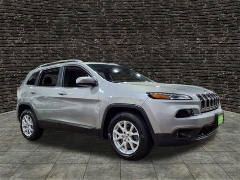 Certified 2016 Jeep Cherokee Latitude w/ Cold Weather Group image 1
