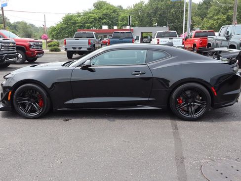 Used 2022 Chevrolet Camaro ZL1 RWD image 27