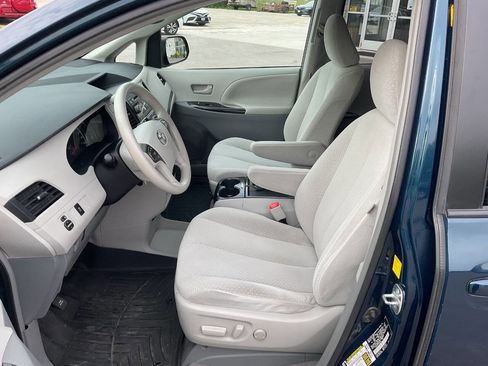 Used 2011 Toyota Sienna LE w/ Preferred Pkg FWD image 13