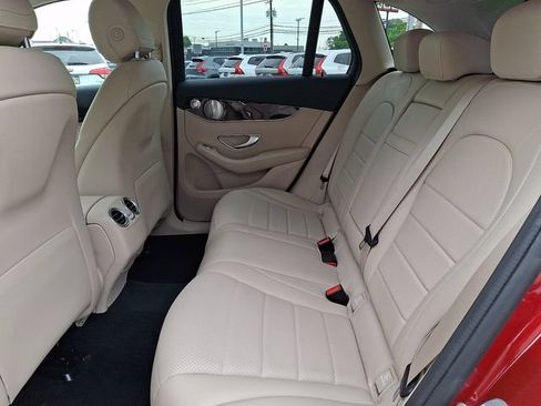 Used 2019 Mercedes-Benz GLC 300 4MATIC image 10