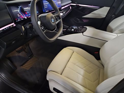 Certified 2024 BMW 540i xDrive w/ Premium Package AWD/4WD image 10
