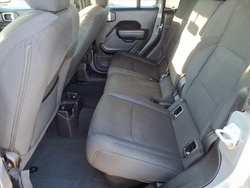 Used 2023 Jeep Gladiator Sport image 9