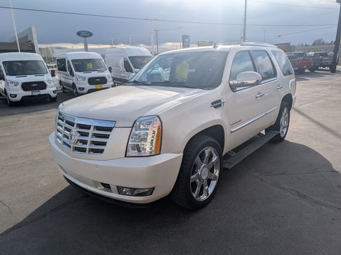 Used 2012 Cadillac Escalade Luxury image 4