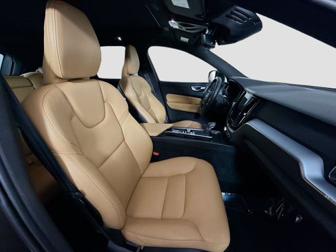 Used 2020 Volvo XC60 T6 Momentum image 29