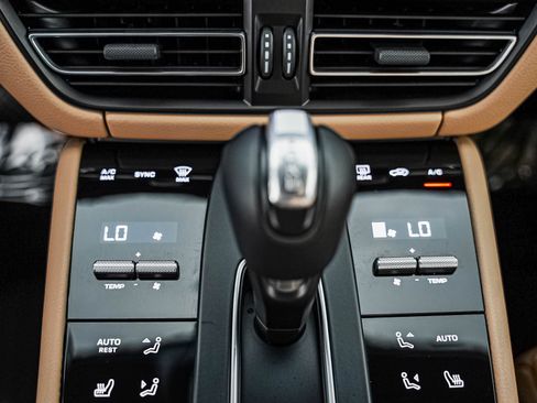 Certified 2026 Porsche Macan AWD/4WD image 21