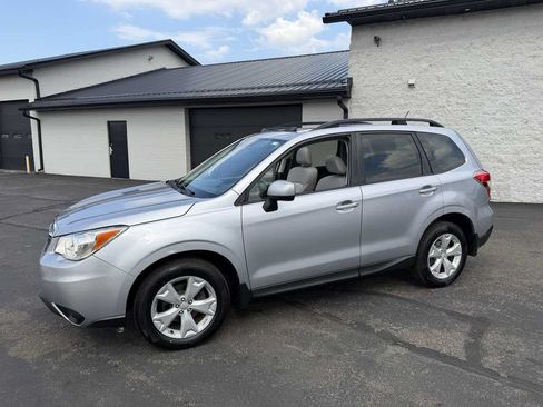 Used 2015 Subaru Forester 2.5i Premium AWD/4WD image 2