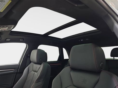 Certified 2025 Audi Q3 2.0T Premium Plus w/ Premium Plus Package image 32