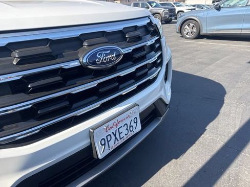 Used 2025 Ford Explorer Active RWD image 1