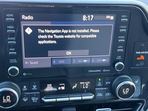 Used 2021 Toyota Highlander XLE AWD/4WD image 18