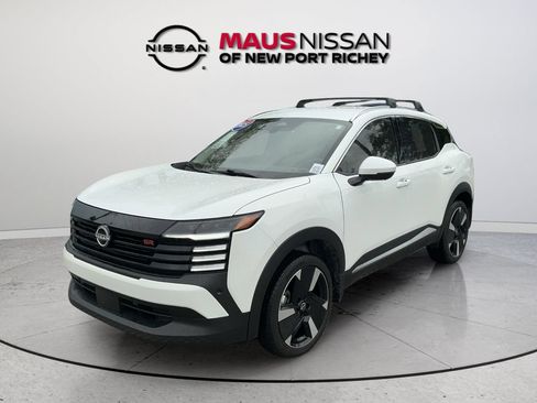 Certified 2025 Nissan Kicks SR FWD image 4