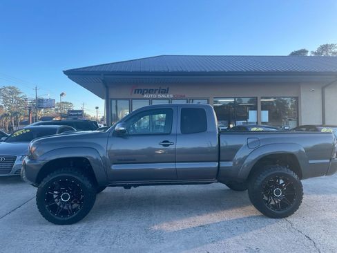 Used 2015 Toyota Tacoma TRD Pro image 2