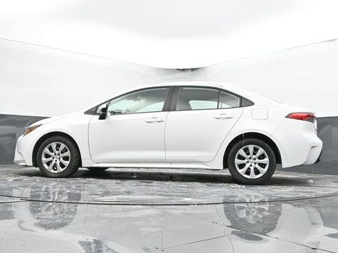 Used 2025 Toyota Corolla LE image 44