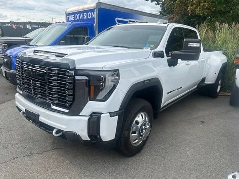 Used 2024 GMC Sierra 3500 Denali Ultimate AWD/4WD image 1