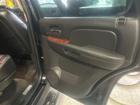 Used 2013 Chevrolet Tahoe LTZ image 19