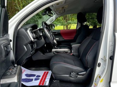 Used 2018 Toyota Tacoma SR5 image 11