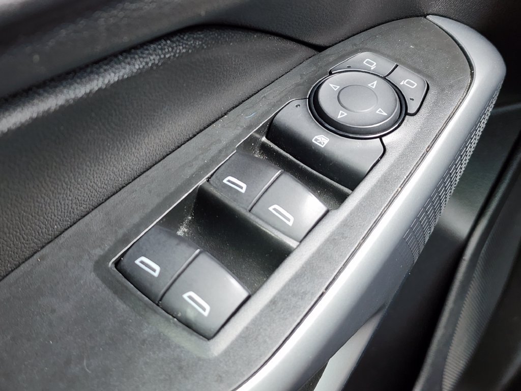Used 2025 Chevrolet Trax RS FWD image 22