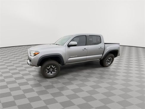 Used 2020 Toyota Tacoma TRD Off-Road image 5