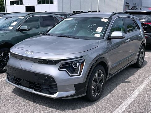 Used 2023 Kia Niro Wind w/ Wind Preserve Package FWD image 3