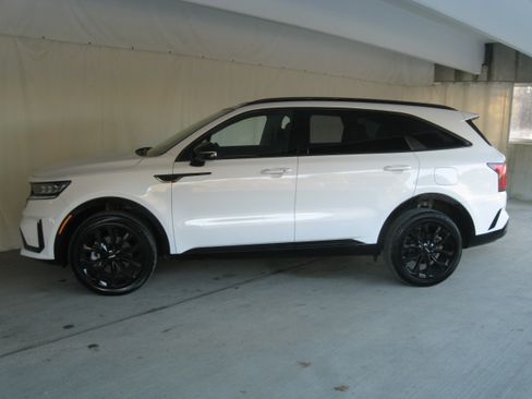 Certified 2023 Kia Sorento SX image 25