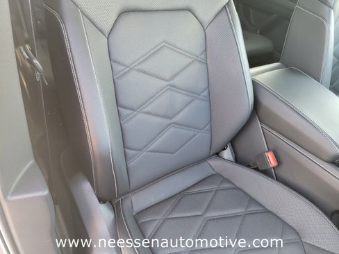 Used 2024 Volkswagen Atlas SE image 9