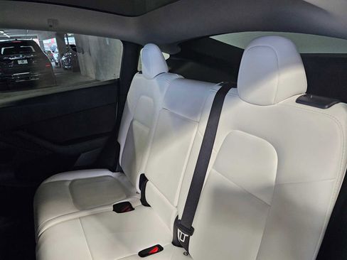 Used 2023 Tesla Model Y AWD image 32