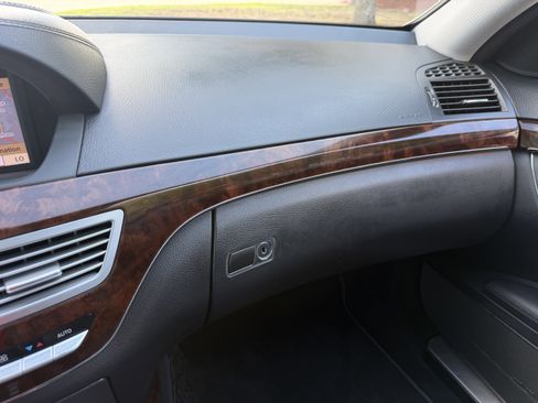 Used 2011 Mercedes-Benz S 550 image 32