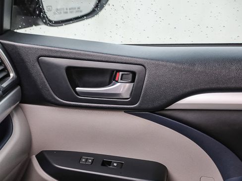 Used 2017 Toyota Highlander XLE image 20