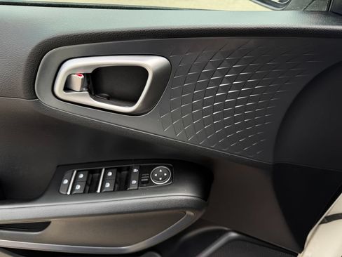 Used 2020 Kia Soul GT-Line FWD image 25