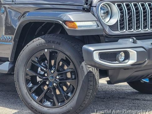 Certified 2025 Jeep Wrangler Unlimited Sahara AWD/4WD image 5