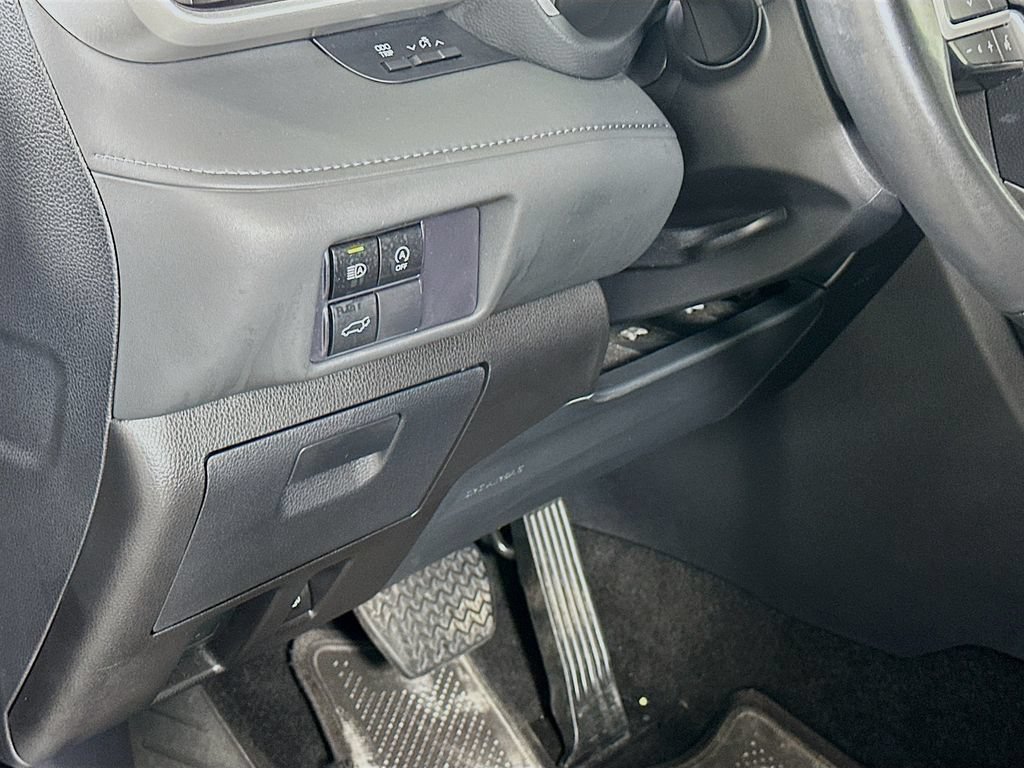 Used 2024 Toyota Highlander XLE FWD image 10