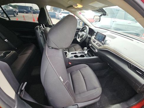 Used 2024 Nissan Altima 2.5 SV FWD image 7