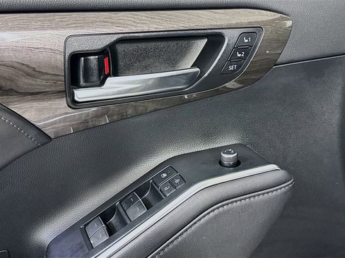 Used 2020 Toyota Highlander Limited image 19