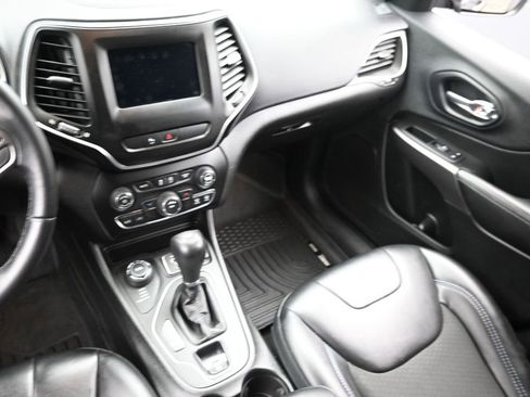 Used 2019 Jeep Cherokee Latitude Plus AWD/4WD image 15