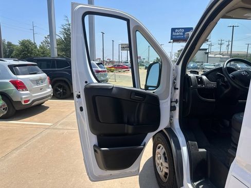Used 2016 RAM ProMaster 2500 w/ Premium Appearance Group FWD image 9