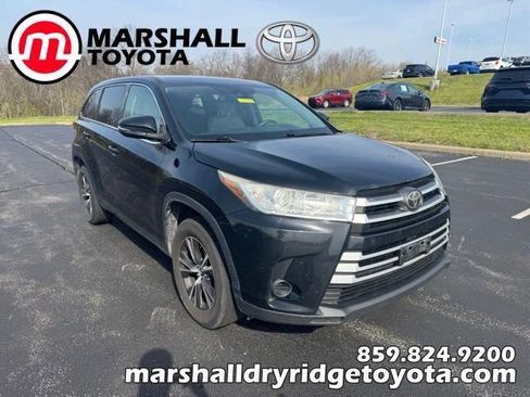 Used 2017 Toyota Highlander LE image 1