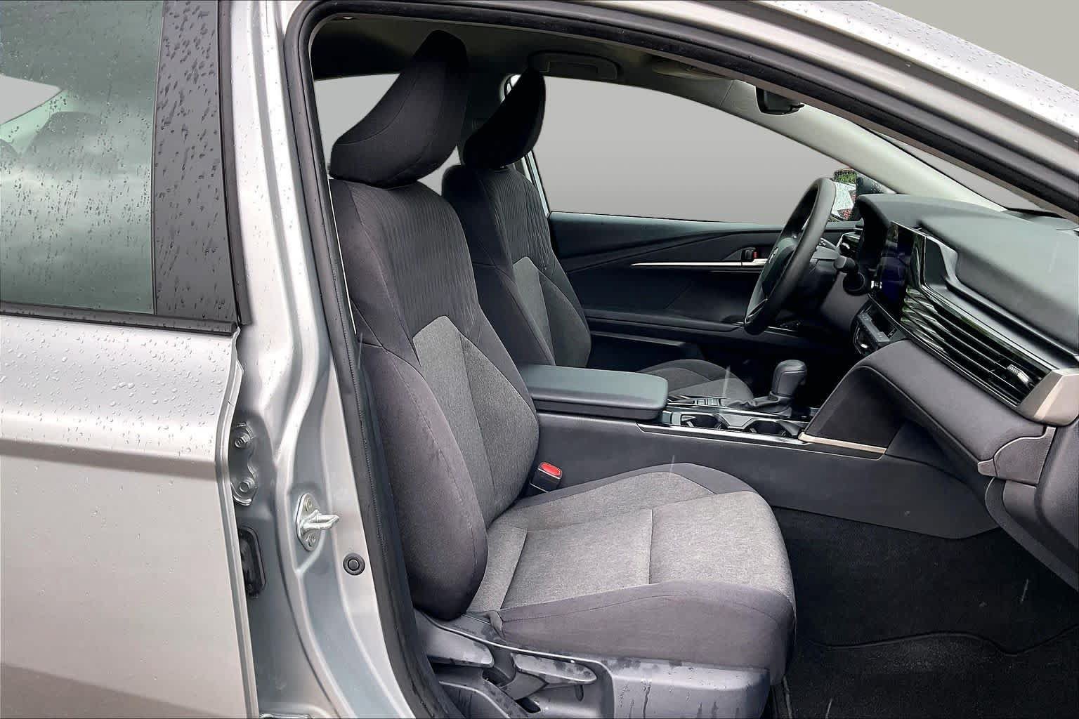 Used 2025 Toyota Camry LE FWD image 9