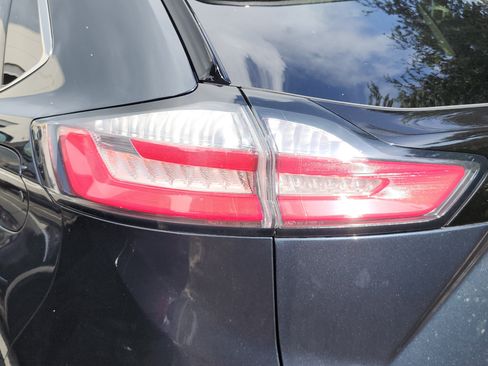 Used 2022 Ford Edge SEL w/ Sport Appearance Package AWD/4WD image 10