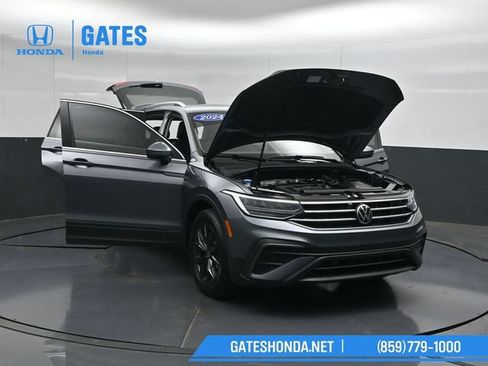 Used 2024 Volkswagen Tiguan SE FWD image 60