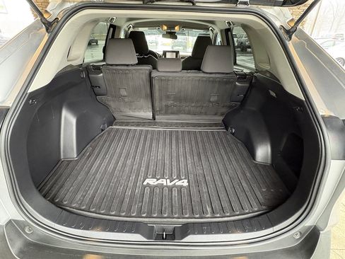 Used 2021 Toyota RAV4 XLE image 29