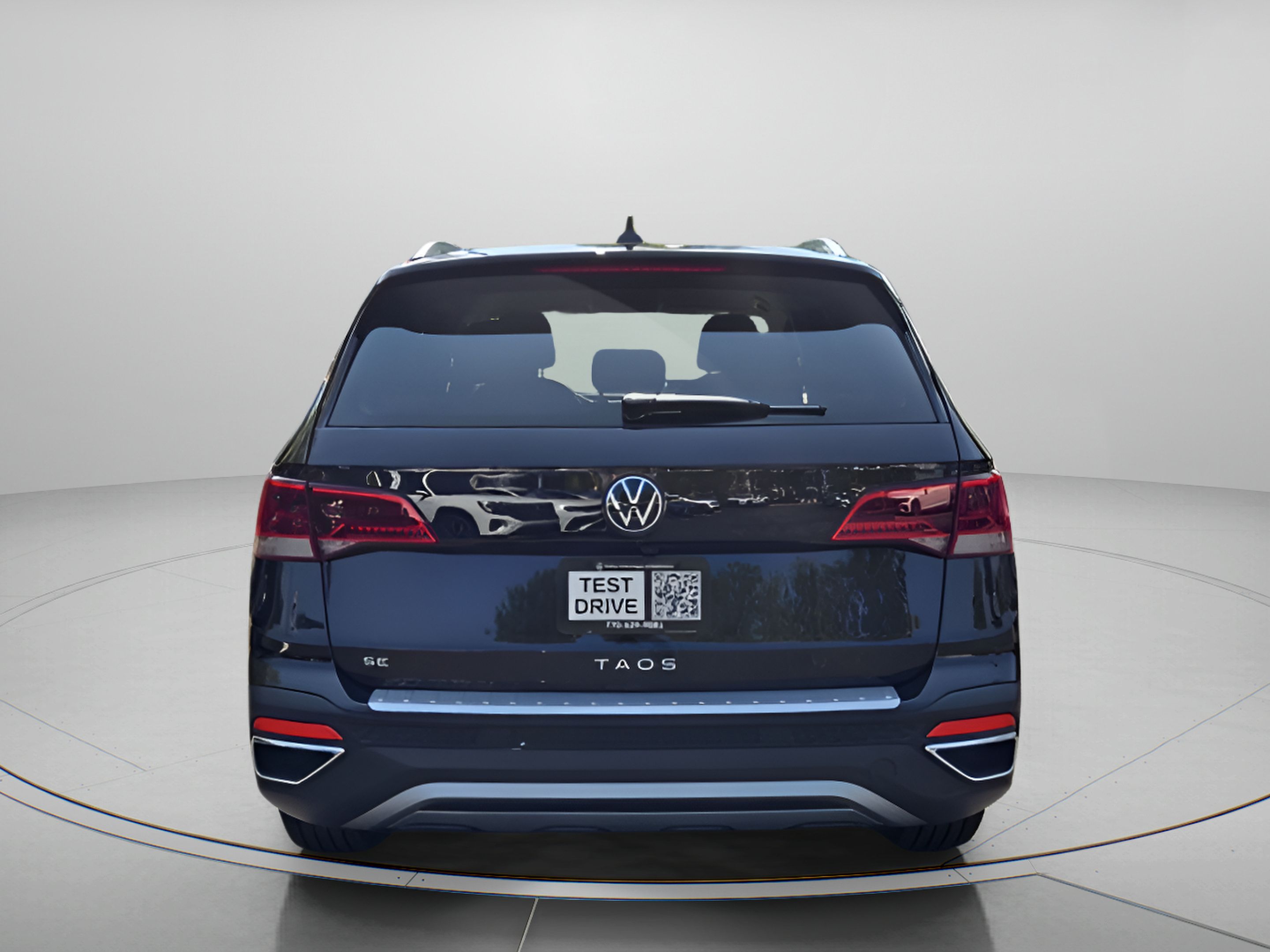 Used 2023 Volkswagen Taos SE FWD image 4