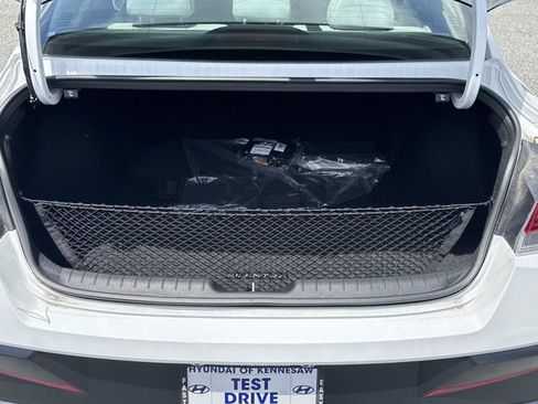 Used 2025 Hyundai Elantra Limited FWD image 18