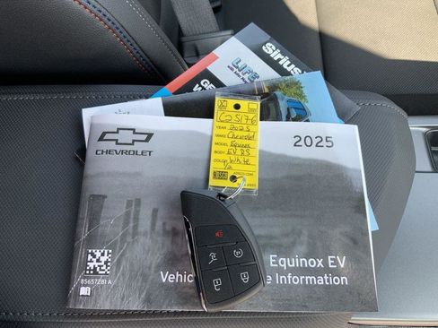 New 2025 Chevrolet Equinox EV RS image 64