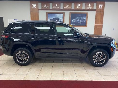 Used 2022 Jeep Grand Cherokee Trailhawk w/ Advanced Protech Group II AWD/4WD image 5