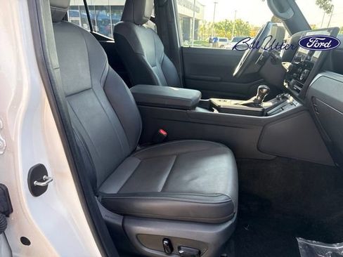 Used 2024 Lexus GX 550 w/ Accessory Package (31) AWD/4WD image 15