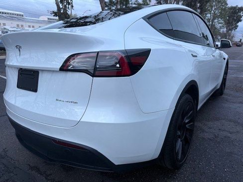 Used 2023 Tesla Model Y Long Range image 8