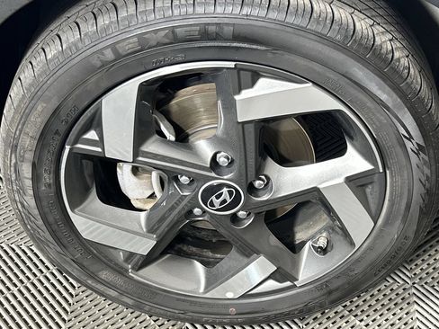 Used 2025 Hyundai Venue SEL FWD image 10